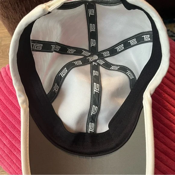 3 Baseball Caps in Black, Gray & White - Picture 7 of 11